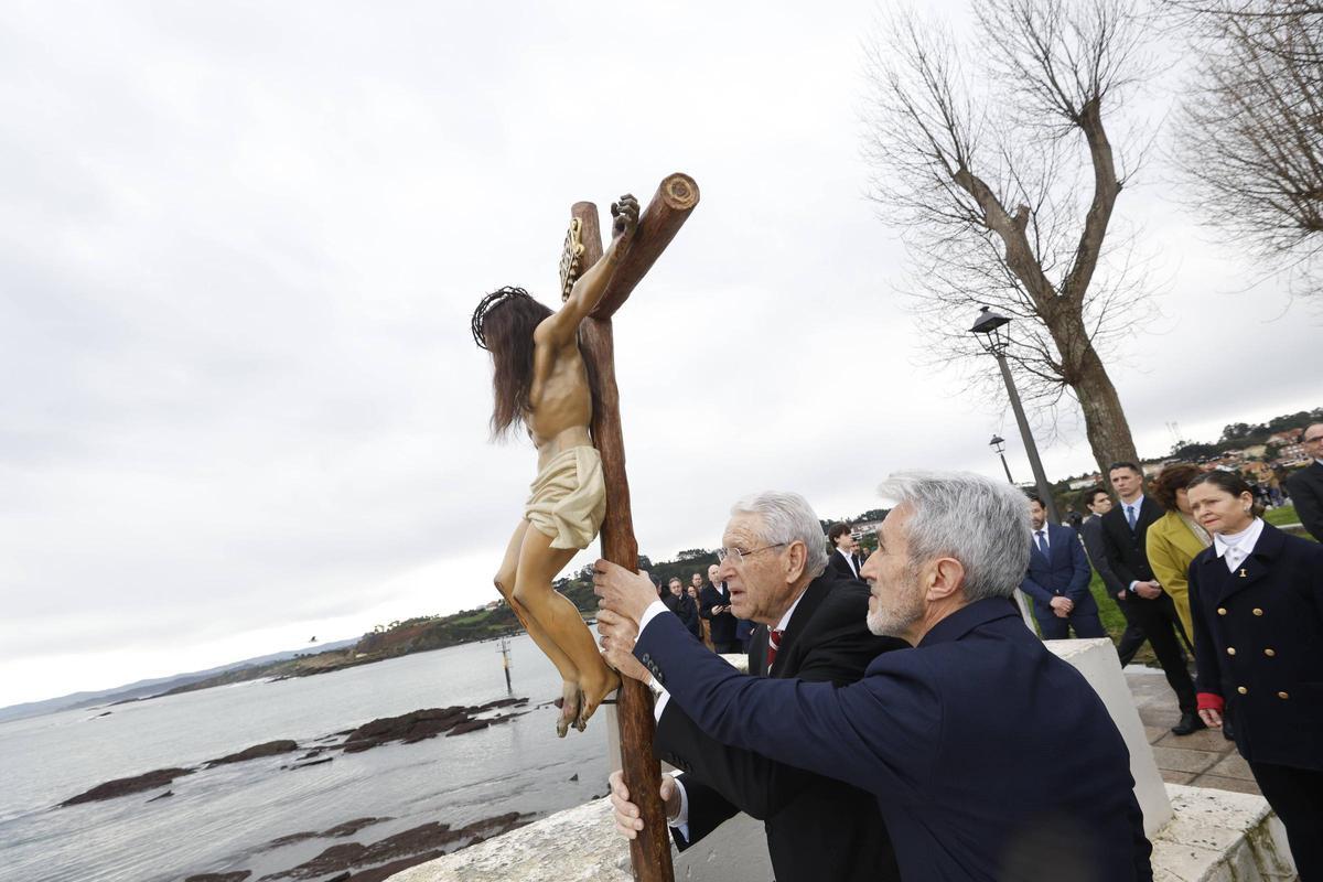 EN IMÁGENES: El cardenal Artime preside la fiesta del Socorro en Luanco, junto al Arzobispo y con la presencia de Adrián Barbón
