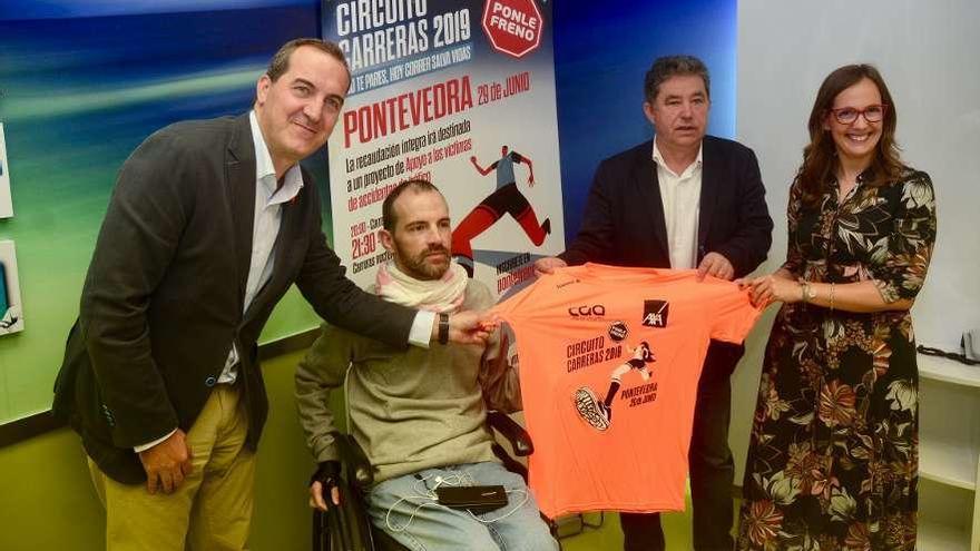 Iñaki Lerga, Pablo Fontán, Miguel Lores y Natalia Rico en la presentación de la carrera. // Rafa Vázquez