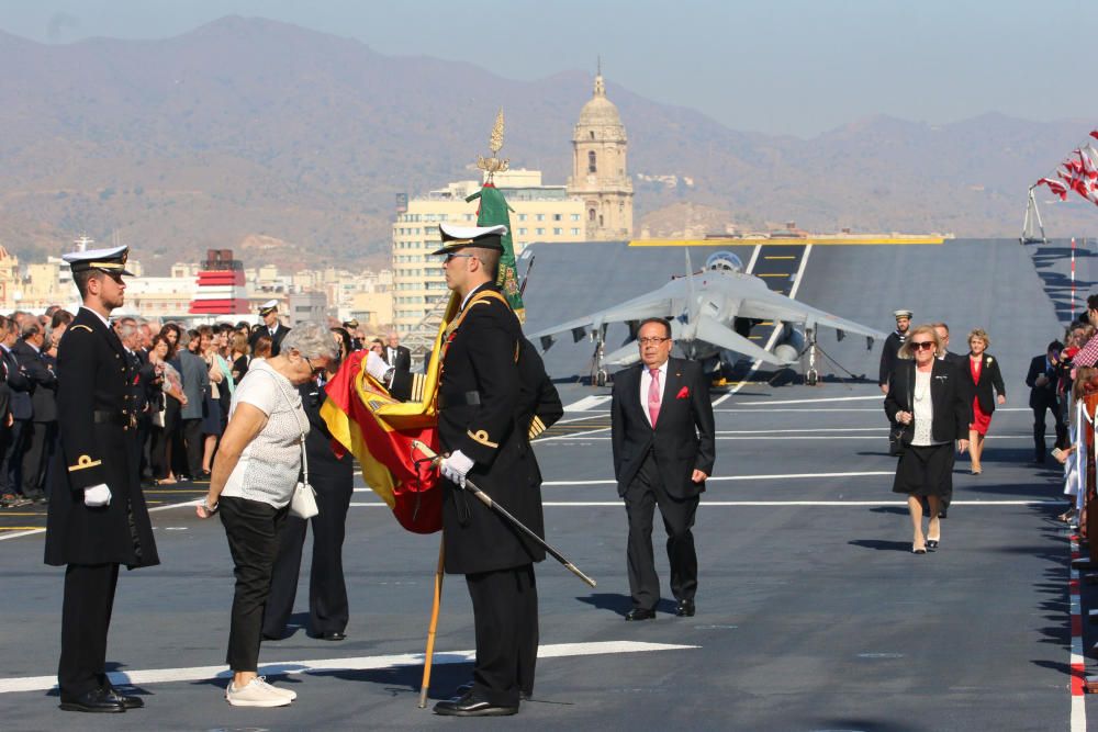 Jura de bandera civil en el portaviones Juan Carlo