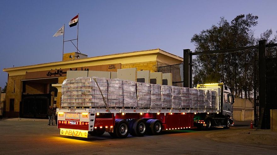 Egipto reanuda el envío de camiones cargados con ayuda humanitaria a la Franja de Gaza
