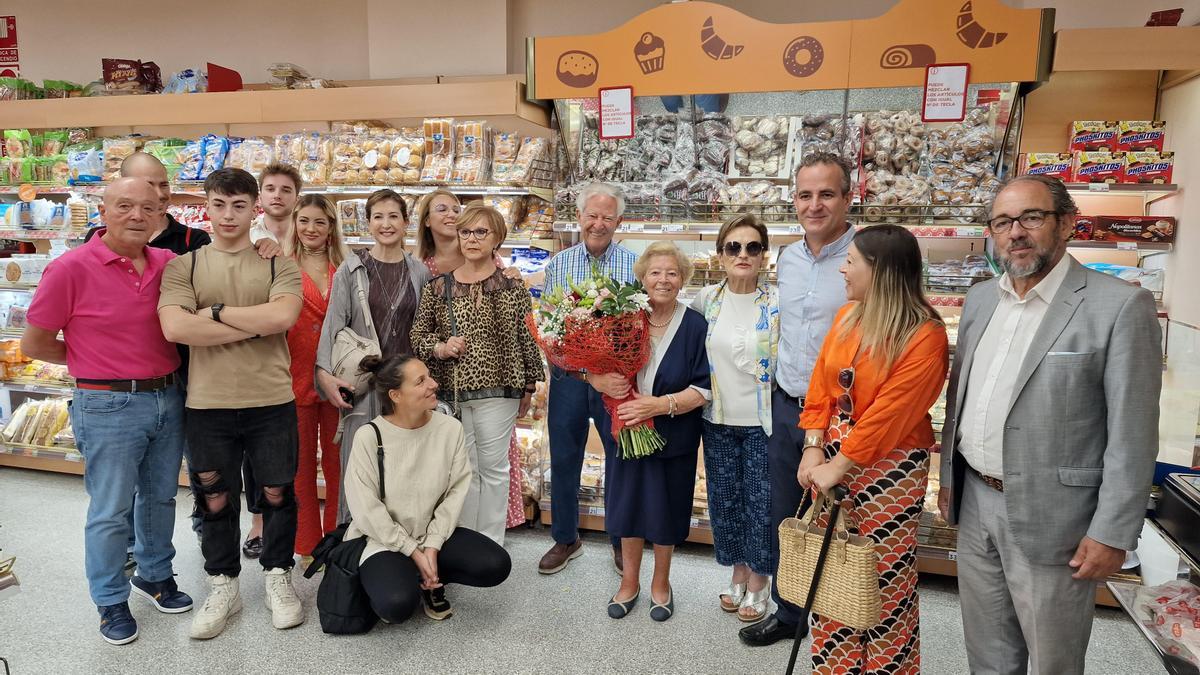 Homenaje a Mari Portero, la clienta mas antigua de Deza.