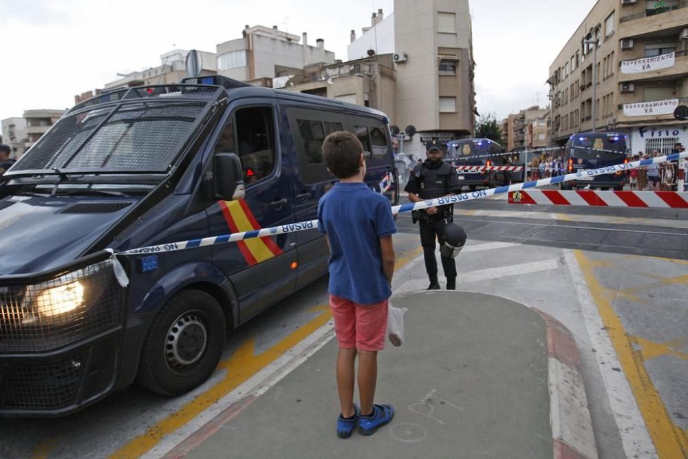 Los manifestantes protestan contra el AVE