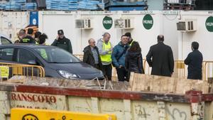 Agentes de la Guardia Civil, en las obras de la plaza de las Glòries de Barcelona, durante la operación del pasado jueves.