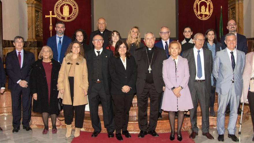 Organizadores y ponentes con los familiares de López Alarcón.   | UCAM