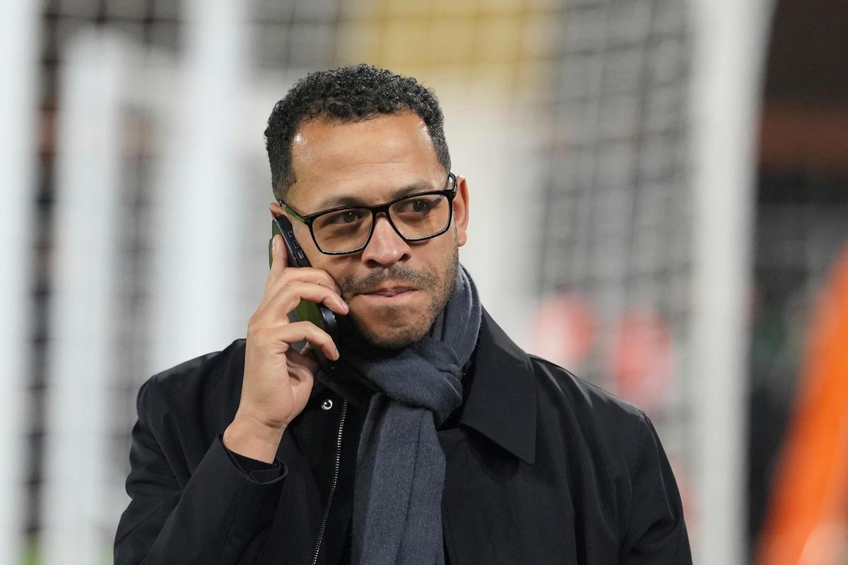 Liam Rosenior, entrenador del Chelsea