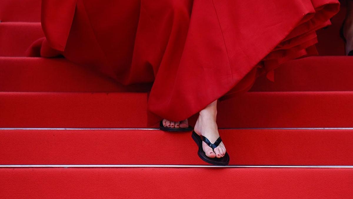 Cannes se vuelve 'antitacones' apostando por chanclas y deportivas sobre la alfombra roja