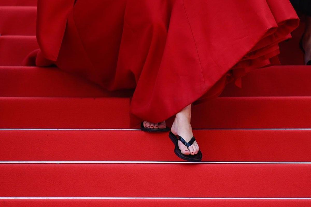 Jennifer Lawrence con chanclas en Cannes