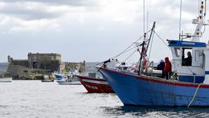 Archivo - Varios barcos de flota artesanal tras la convocatoria de paro por parte de la Federación Galega de Cofradías de Pescadores en la dársena de A Marina en A Coruña, Galicia (España), a 26 de marzo de 2021.