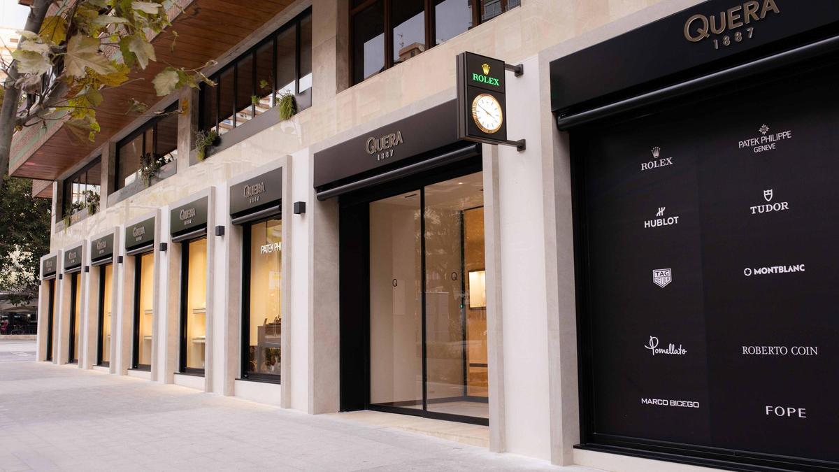 La nueva boutique multiplica por cinco la superficie de la anterior joyería.