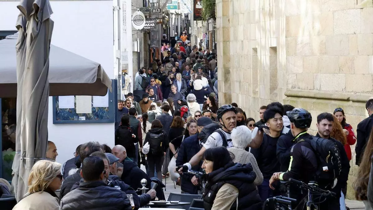 Santiago ultima su plan para equilibrar el negocio turístico y la vida vecinal