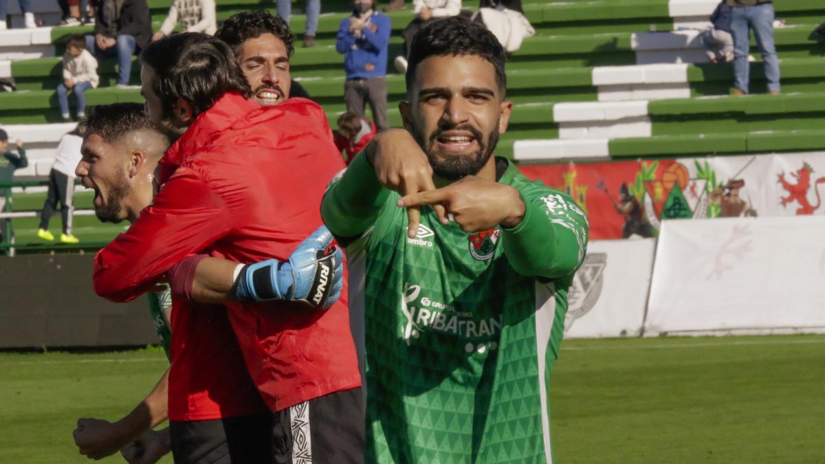 Bermu celebra el milagroso gol que anotó y que dio el triunfo al CPC ante Las Palmas (3-2).