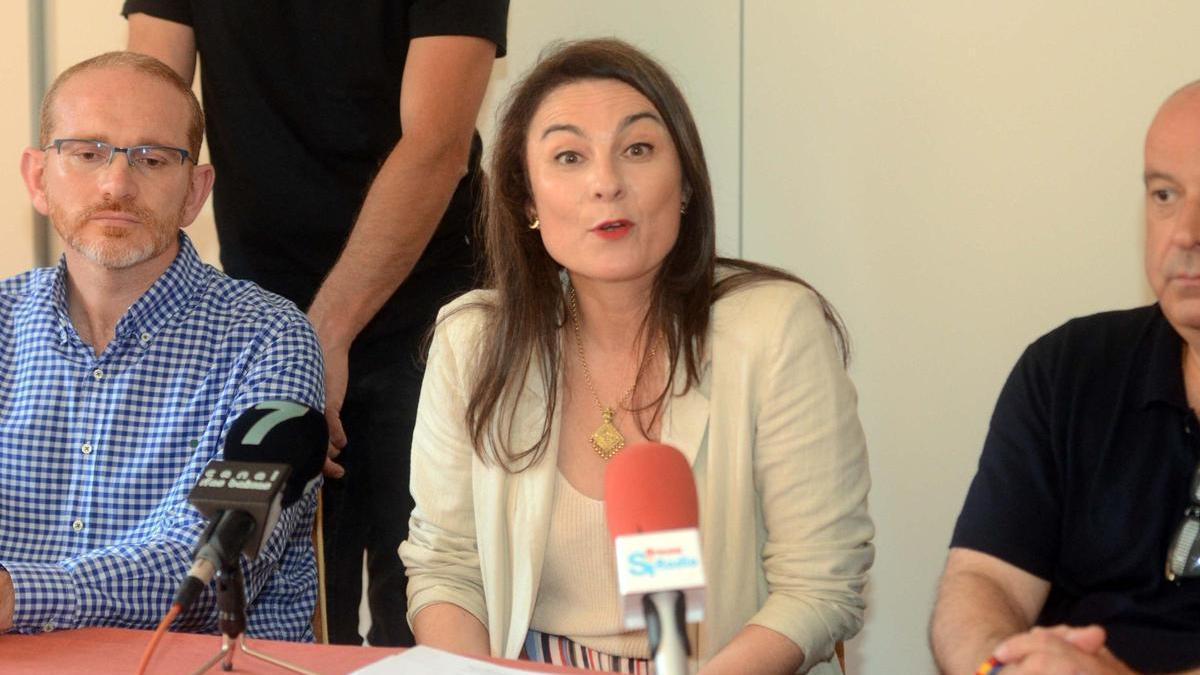 Fole y otros concejales en una comparecencia.