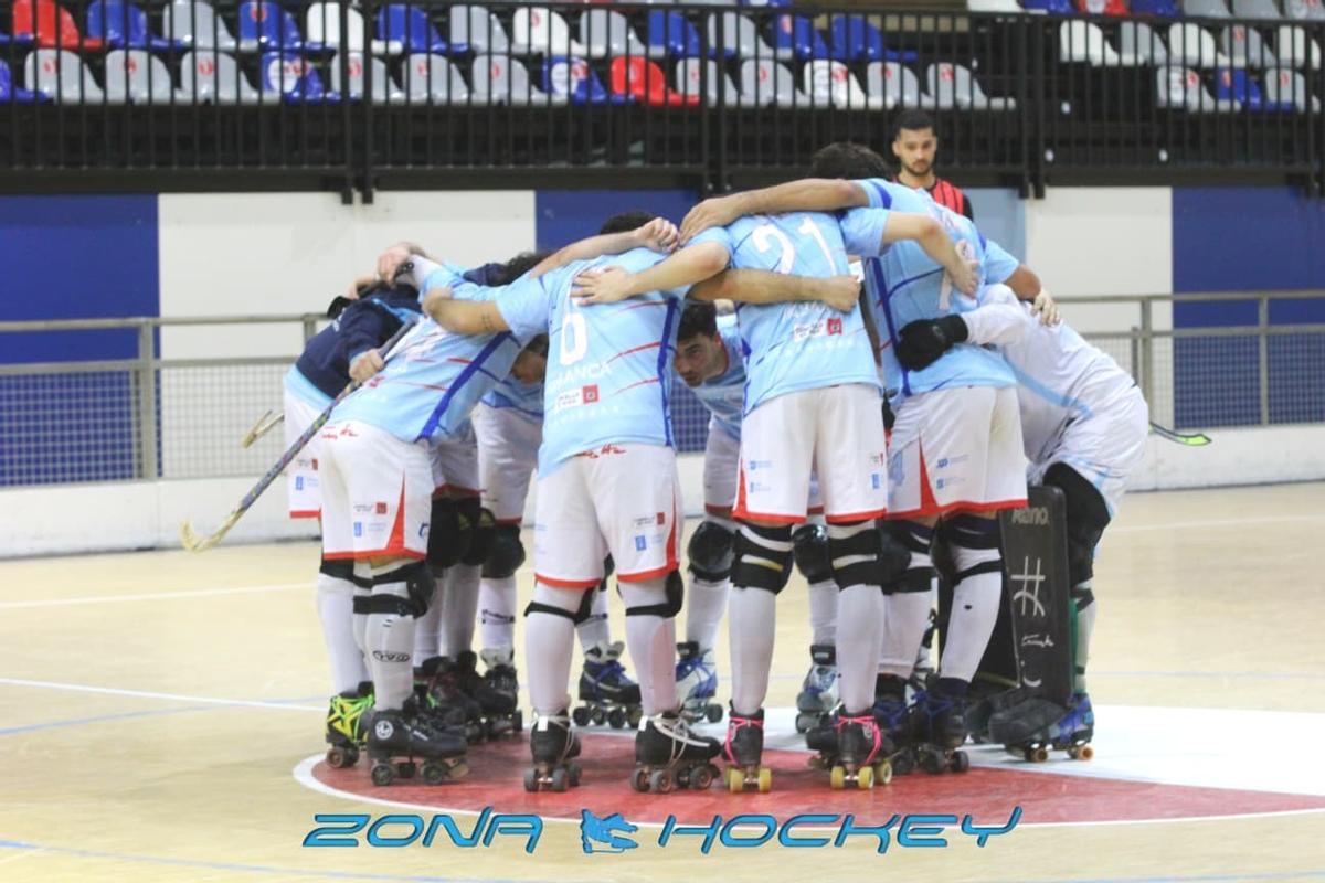 Corrillo del Traviesas en un partido anterior.