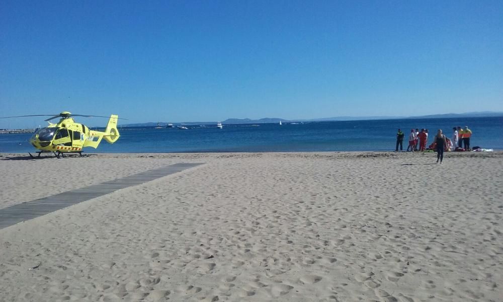 Mor un banyista francès de 80 anys a la platja del Centre de Roses