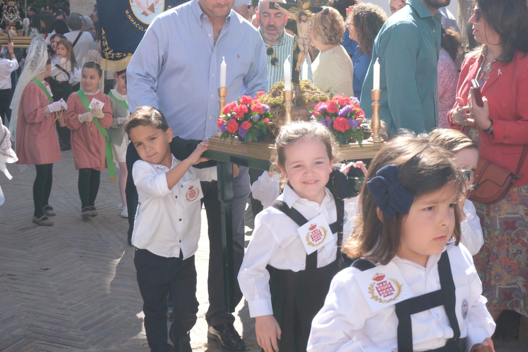 Concentración de tronos chicos en Antequera