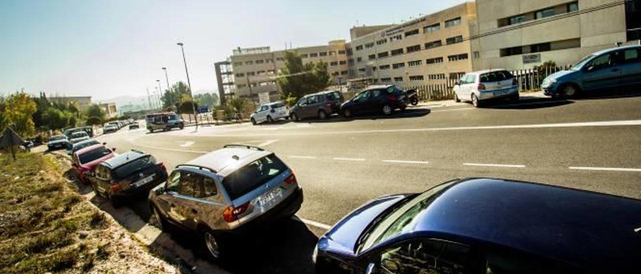 Ayuntamiento y Sanidad se unen contra la falta de aparcamiento en el hospital