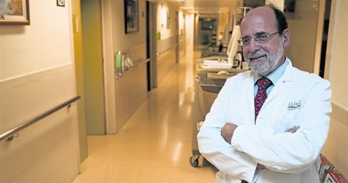 A L’HOSPITAL.El doctor Ramon Estruch, al servei de Medicina Interna de l’Hospital Clínic de Barcelona. A L’HOSPITAL.El doctor Ramon Estruch, al servei de Medicina Interna de l’Hospital Clínic de Barcelona.