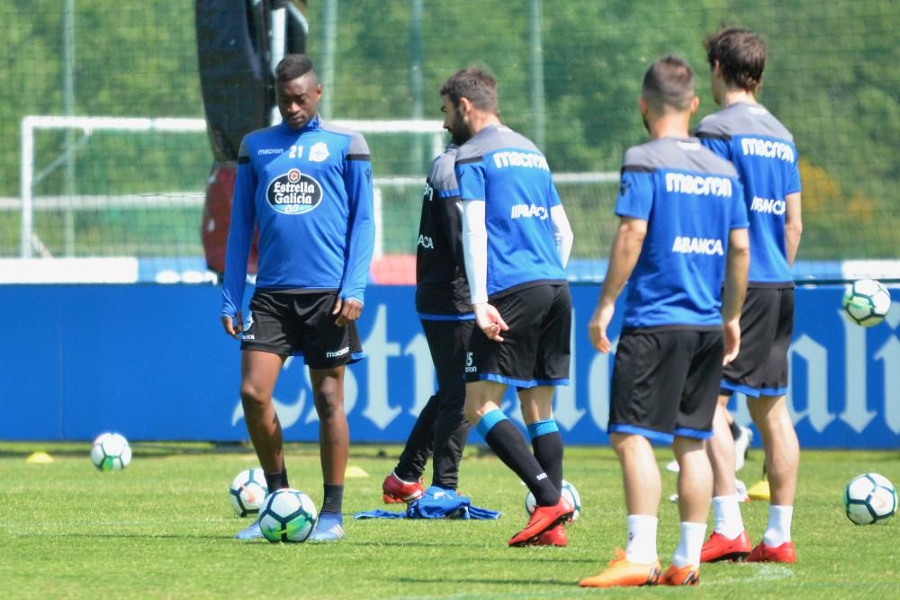 Penúltimo entrenamiento de la plantilla blanquiazul antes de viajar a Mestalla para cerrar la temporada 2017-18.