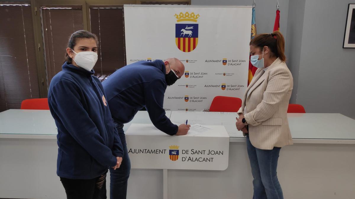 Firma del convenio entre Pycsa y el Somni para contratar en prácticas alumnos.