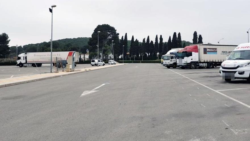 Almenara exige permisos a camiones para estacionar en el párking