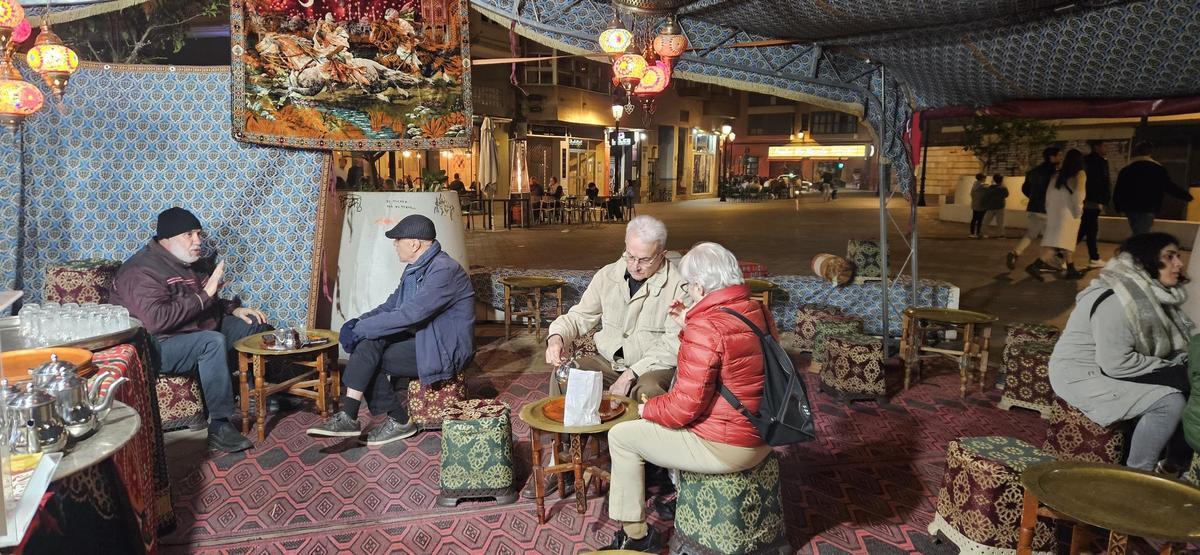 Russafa vibra con el Mercado Tradicional de San Blas de la falla Clero Russafa vibra con el Mercado Tradicional de San Blas de la falla Clero