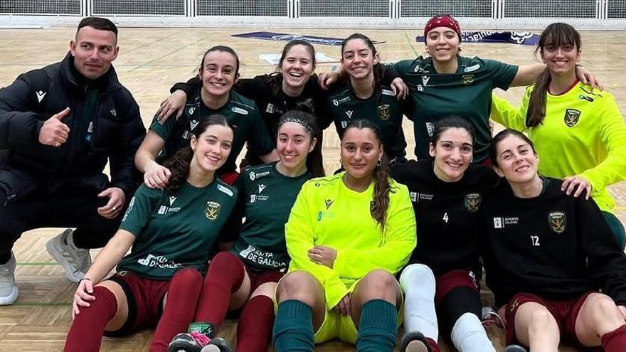 Las jugadoras del Marineda celebran la victoria.