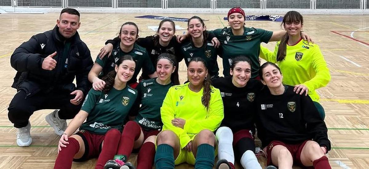 Las jugadoras del Marineda celebran la victoria.