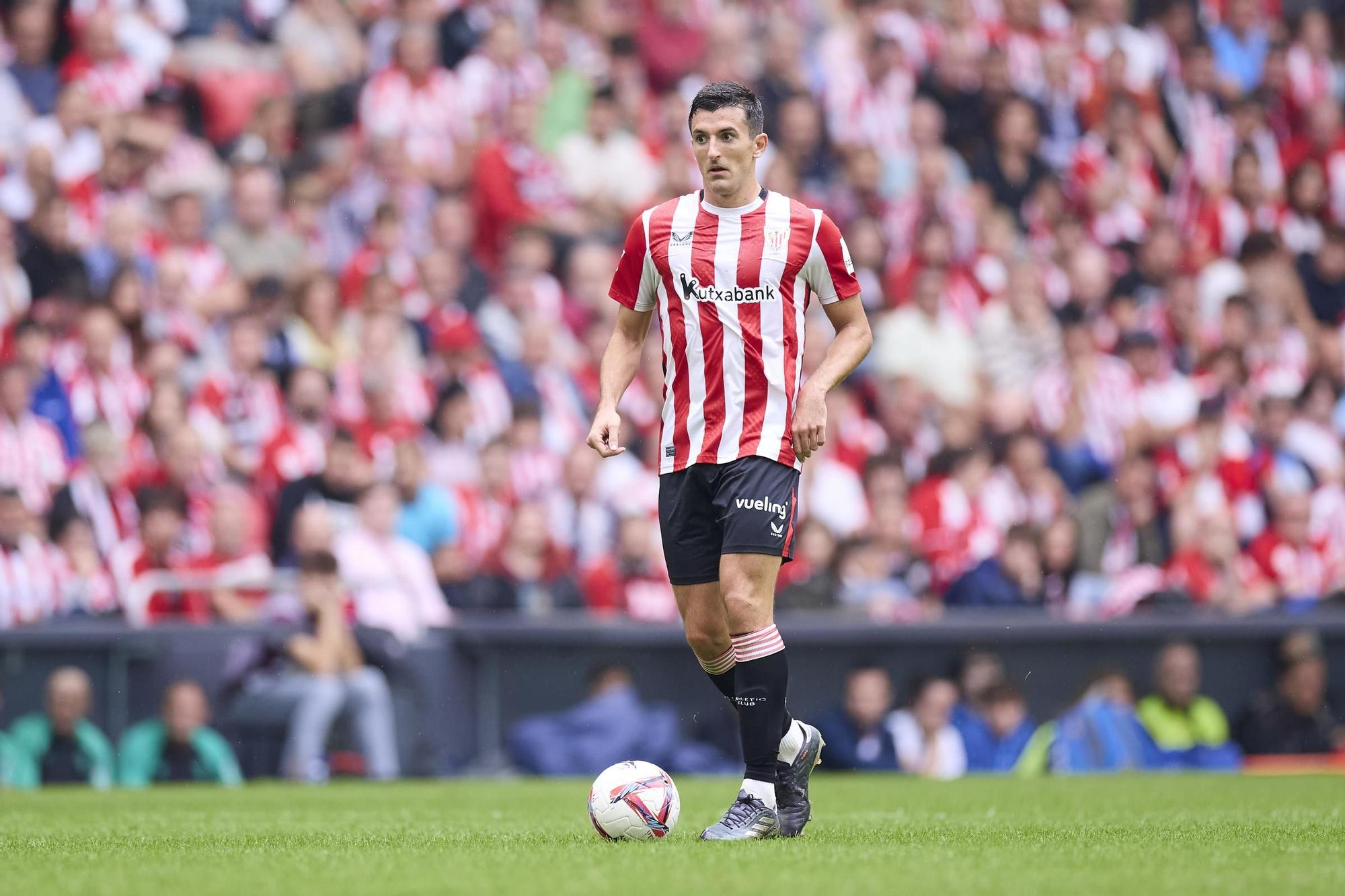 Dani Vivian of Athletic Club in action during the LaLiga EA Sports match between Athletic Club and RC Celta de Vigo at San Mames on September 22, 2024, in Bilbao, Spain. AFP7 22/09/2024 ONLY FOR USE IN SPAIN / Ricardo Larreina / AFP7 / Europa Press;2024;SPAIN;Soccer;Sport;ZSOCCER;ZSPORT;Athletic Club de Bilbao v RC Celta de Vigo- La Liga EA Sports;