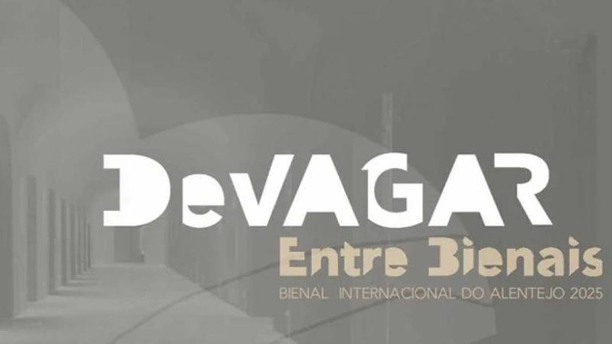 Cartel de la exposición 'Devagar entre bienais'.
