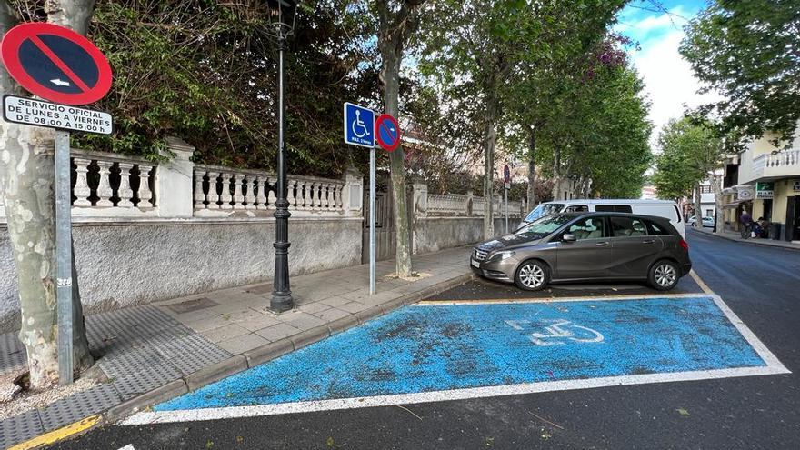 La dependencia del coche complica el acceso y la movilidad por Santa Brígida