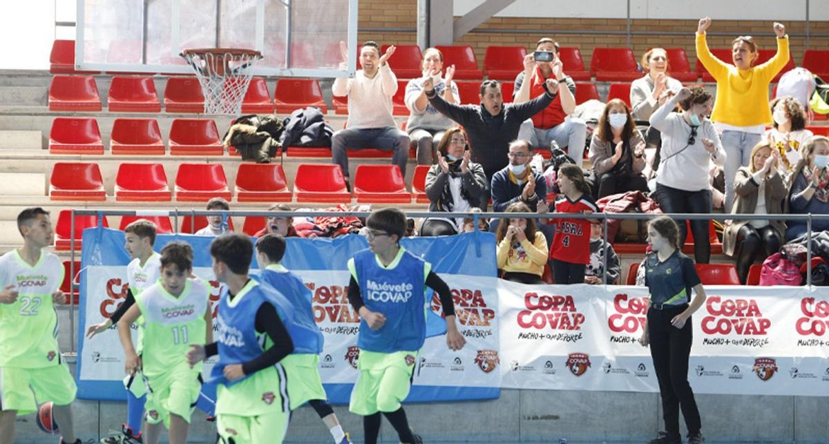 Un partido de baloncesto de la pasada edición de la fase cordobesa de la Copa Covap.