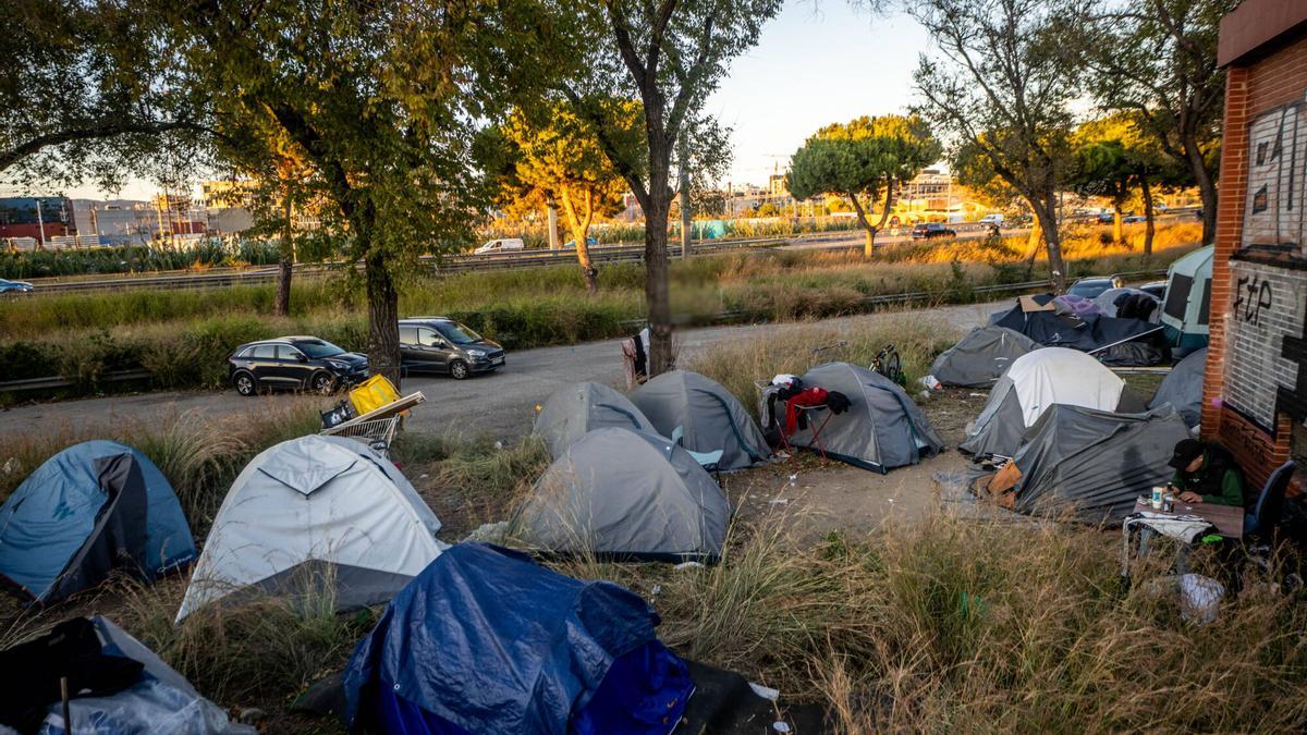 Un agrupamiento de tiendas de campaña en la Zona Franca, este miércoles