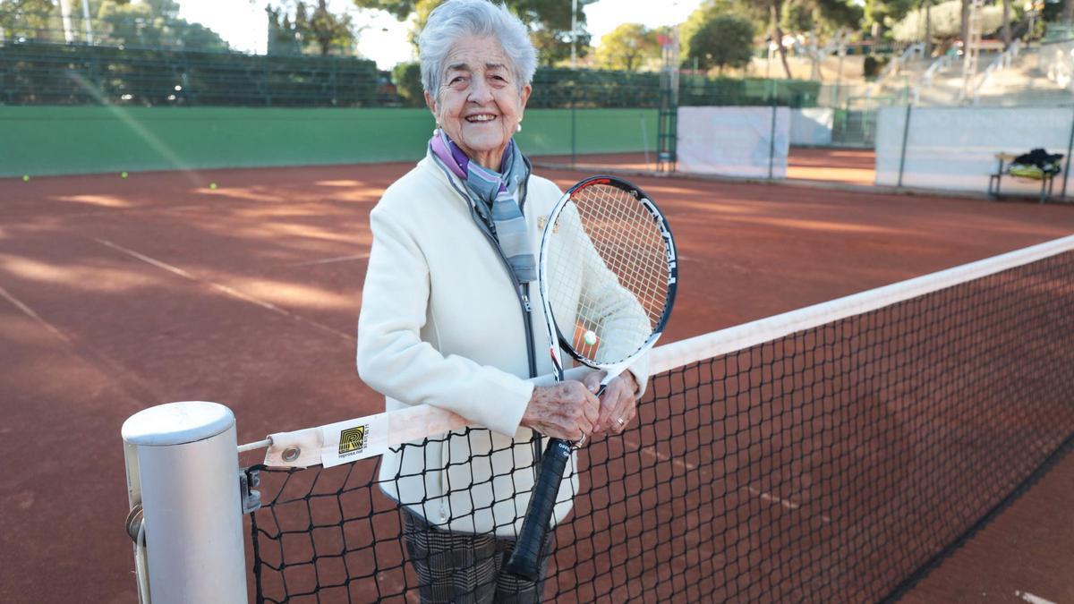 Pilar Balet, en las instalaciones del Stadium Casablanca, con el que conquistó su primer campeonato de Aragón.