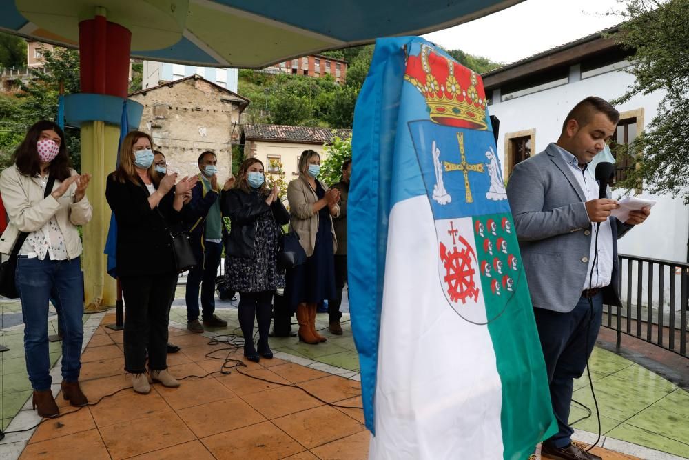 Coronavirus Asturias: Langrea inaugura una placa en memoria de las víctimas del covid