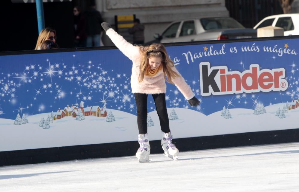 Pista de hielo y tiovivo en la Plaza del Ayuntamiento