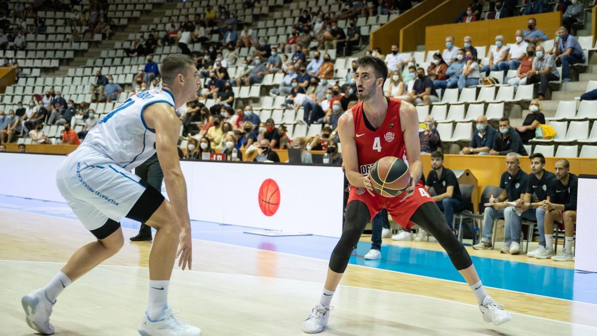 Èric Vila en una acció atacant en el partit d&#039;avui.