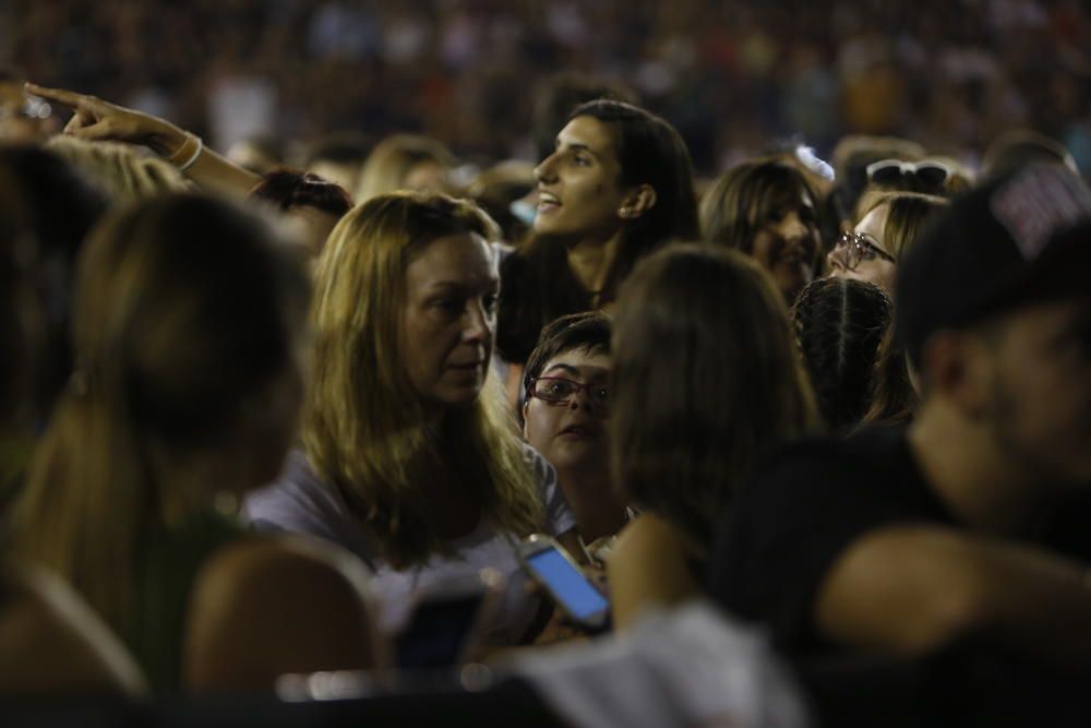 Un momento del concierto  de Alborán en la Plaza de Toros de Alicante.