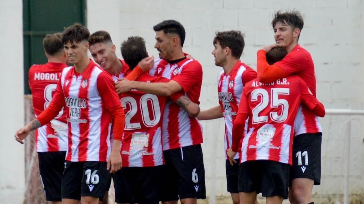 Jugadores del Azuaga celebrando un gol en uno de los últimos partidos.