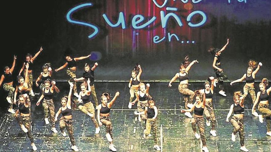 150 bailarinas chinatas ‘viven su sueño’