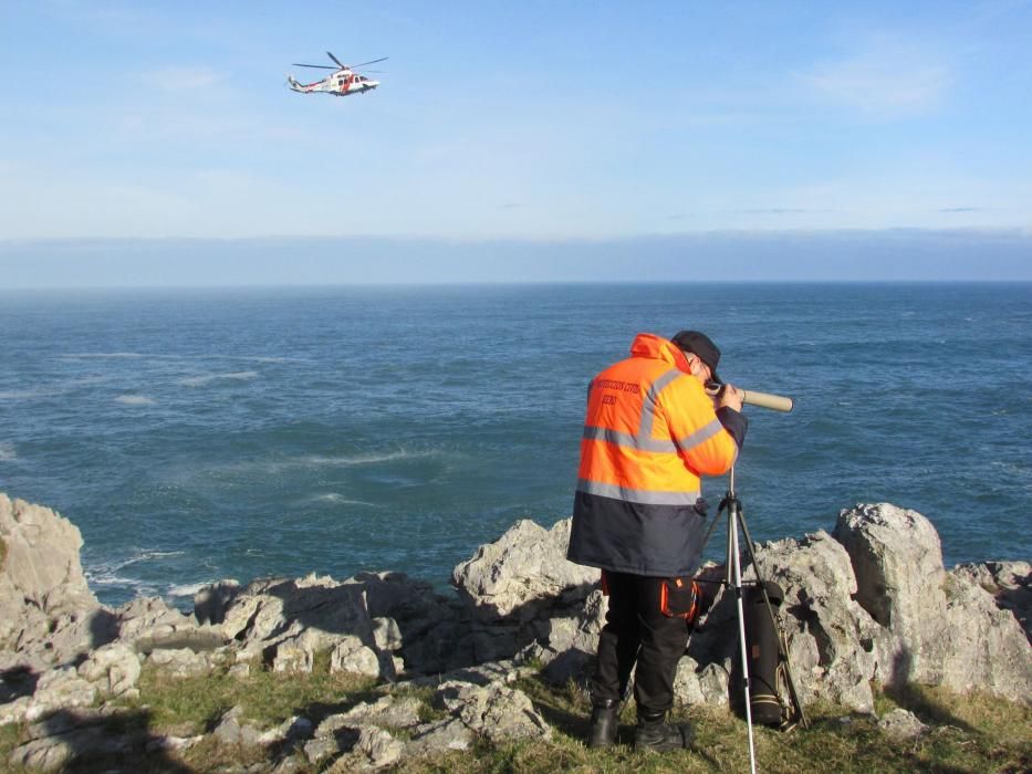 Tercer día de búsqueda del pescador desaparecido en Llanes