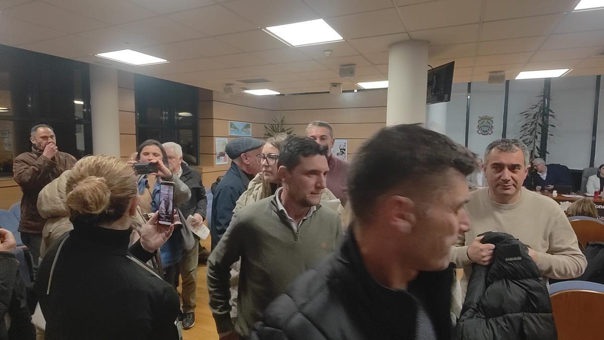Momento de la retirada de los ediles del PP de los tres concellos.