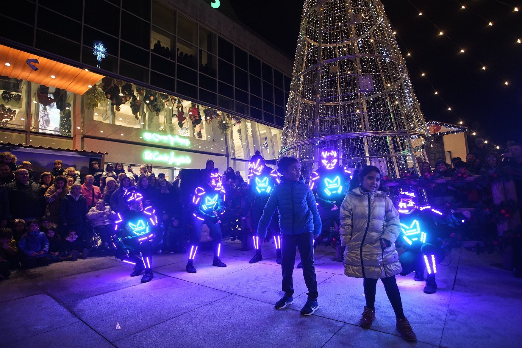 Les imatges de l'obertura de les llums de Nadal al Corte Inglés de Girona