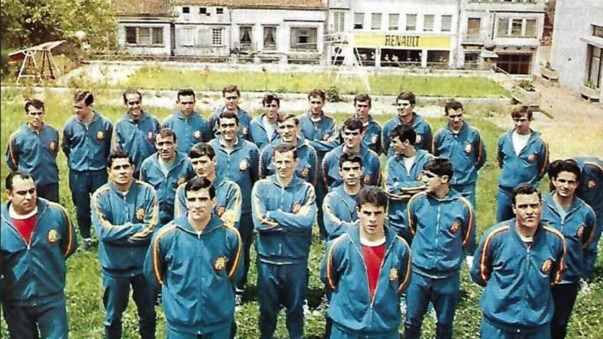 Los 26 seleccionados para el Mundial de 1966 en la concentración previa en Santiago