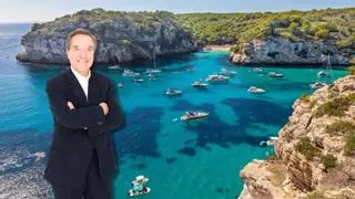 El refugio de Iñaki Gabilondo es una isla mediterránea a la que lleva 36 años veraneando: "Sigo yendo a la playa a las siete y media de la mañana, cuando no hay nadie"