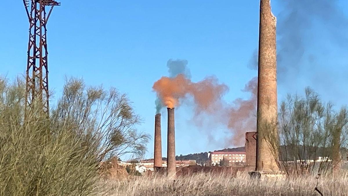 Encendido simbólico de las chimeneas del Cerco Industrial.