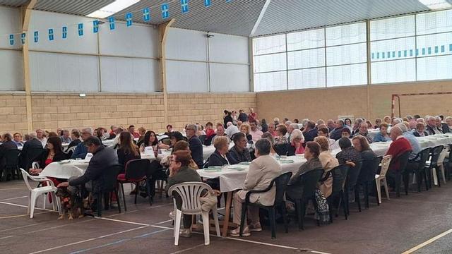 Caso rinde homenaje a sus mayores |