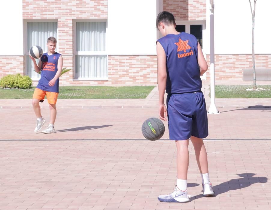 Cantera del Valencia Basket fuera de L'Alqueria