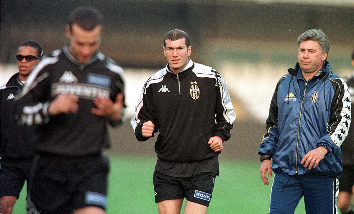 Zinedine Zidane, junto a Carlo Ancelotti, en su etapa al frente de la Juventus.