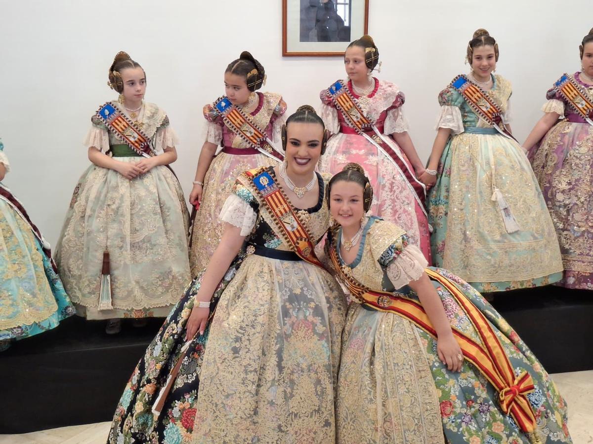Un respiro antes de la emoción de los premios y una plaza a tope: imágenes de las Fallas de Dénia Un respiro antes de la emoción de los premios y una plaza a tope: imágenes de las Fallas de Dénia