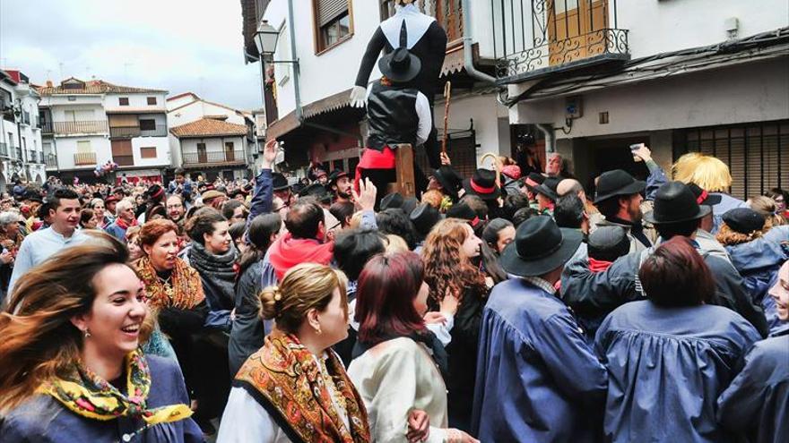 ‘La aguja’ se colocará esta tarde y el ‘Peropalo’, de madrugada